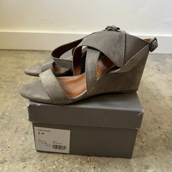 Aquatalia Nikki Suede Wedge Wedge Sandals - Picture 1 of 4